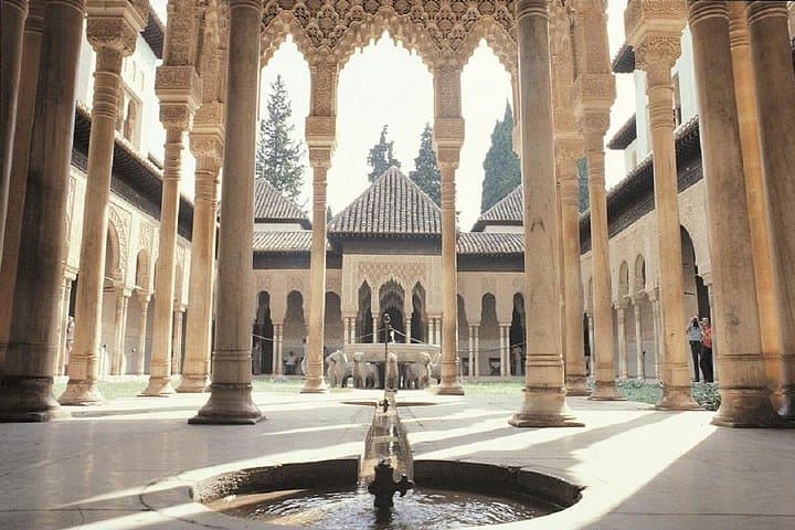 Granada ganztägig: Die komplette Alhambra + das Albaicín und Sacromonte