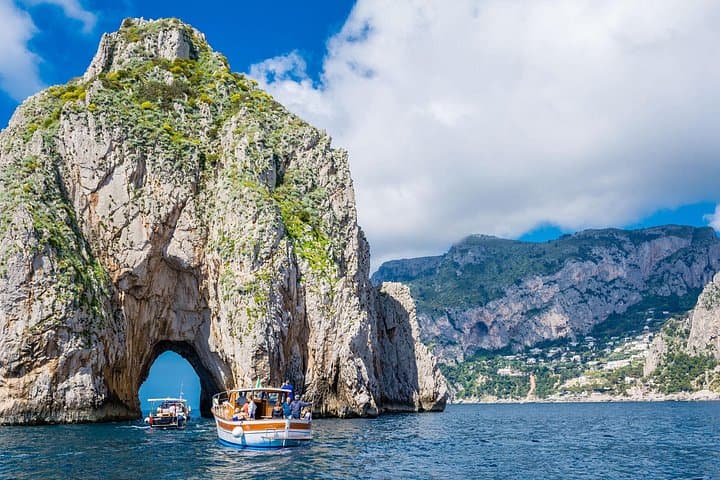 Excursion en petit groupe en bateau vers les îles Li Galli et Capri au départ d'Amalfi — photo 4