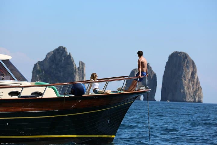 Excursion en petit groupe en bateau vers les îles Li Galli et Capri au départ d'Amalfi