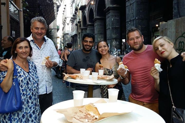 Authentische Street Food Tour durch Neapel — Foto 4