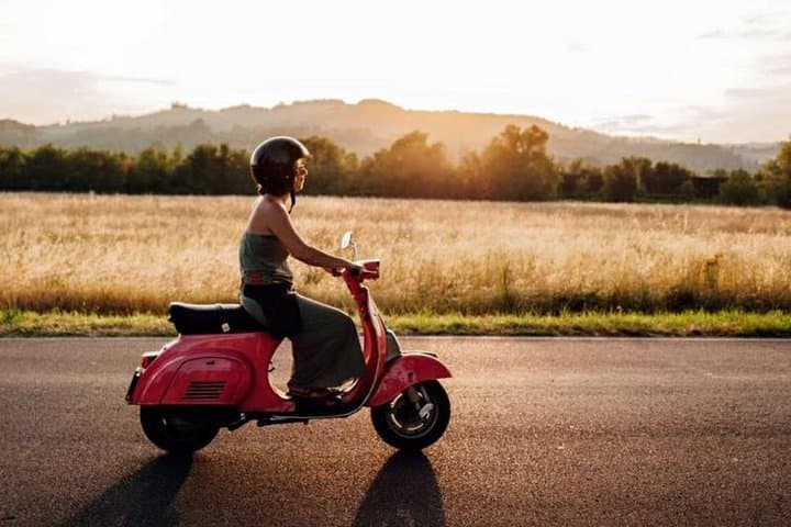 Panoramatour mit der Vespa in Bologna