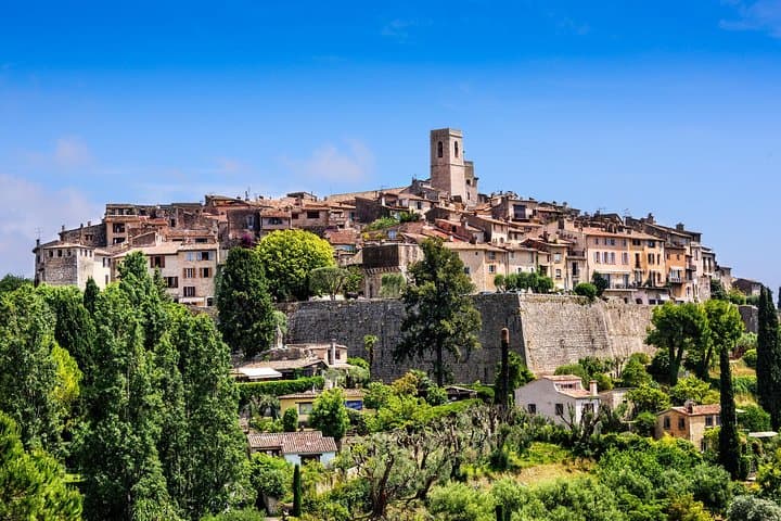 Escursione nel Countryside della Provenza con visita alla profumeria di Grasse da Nizza