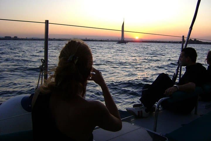 Malaga Sonnenuntergangs-Kreuzfahrt und Restaurantabendessen — Foto 2