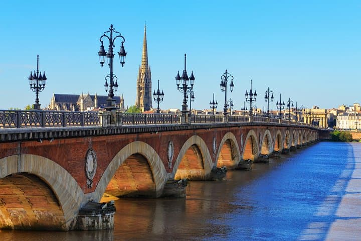 Tour a piedi di 2 ore dei luoghi iconici di Bordeaux
