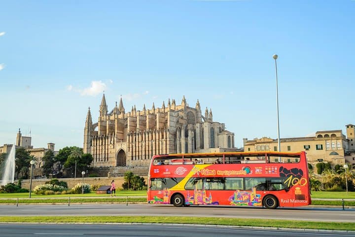 Tour en autobús turístico de City Sightseeing en Palma de Mallorca — foto 1