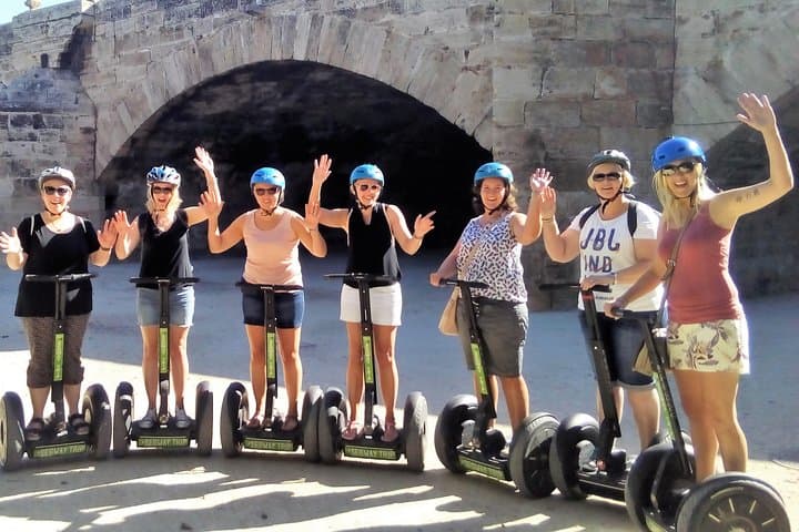 Esperienza Completa in Segway a Valencia: Centro Storico e Giardini 2h — foto 2