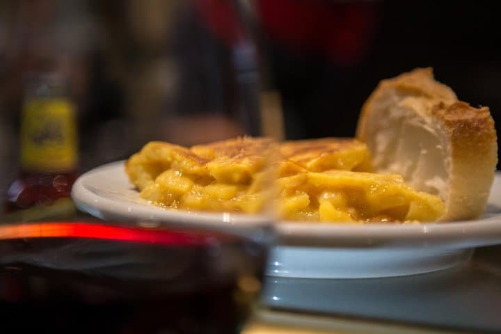 Wein- und Tapas-Lunch-Tour mit einem Einheimischen in Madrid — Foto 3