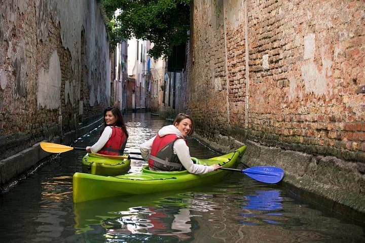 Kayak Veneciano Real - Tour por los Canales de Venecia con un Guía Local