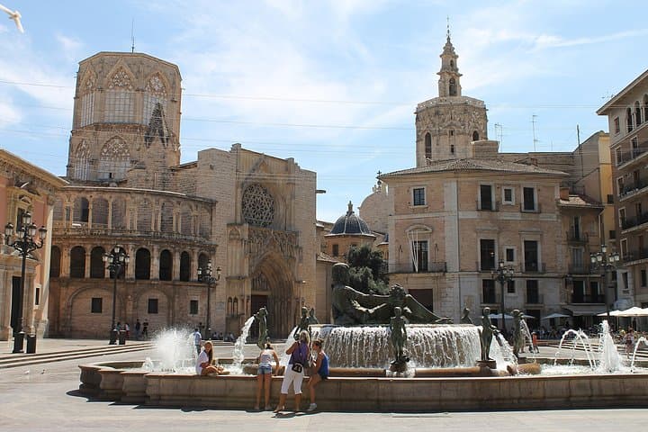 Valencia Old Town Tour with Wine &amp; Tapas — photo 1