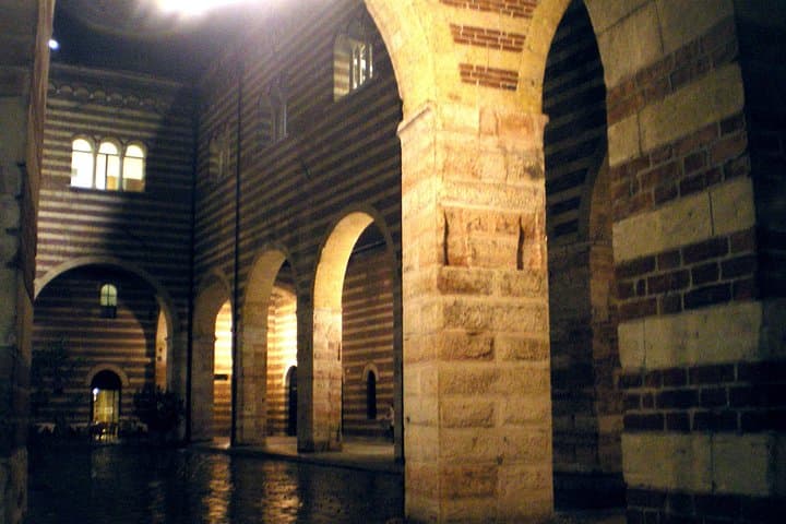 Tour a Piedi sulla Storia Oscura di Verona — foto 3