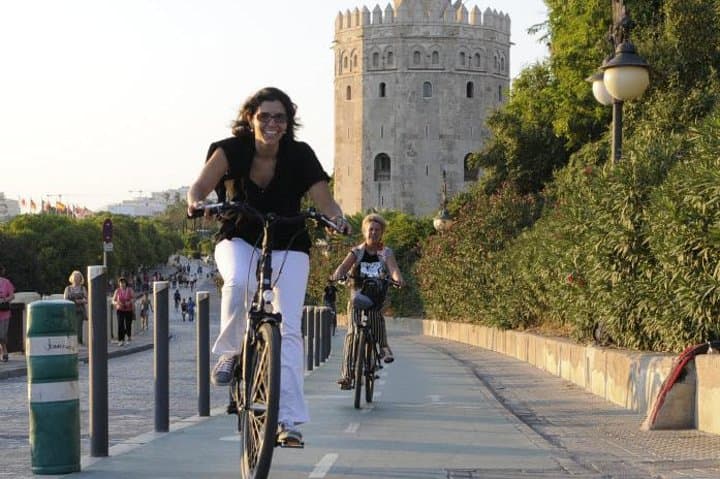Tour en bicicleta eléctrica por Sevilla — foto 2