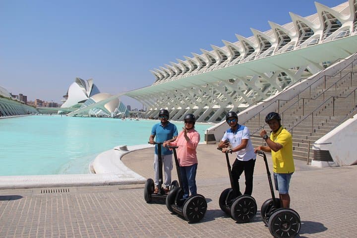 Tour Privato in Segway alla Città delle Arti e delle Scienze