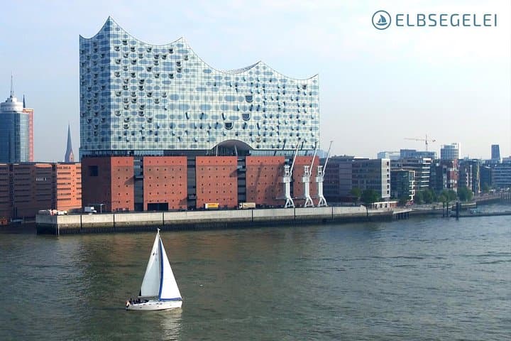 Kreuzfahrt in der Stadt - Hafenrundfahrt Hamburg — Foto 2