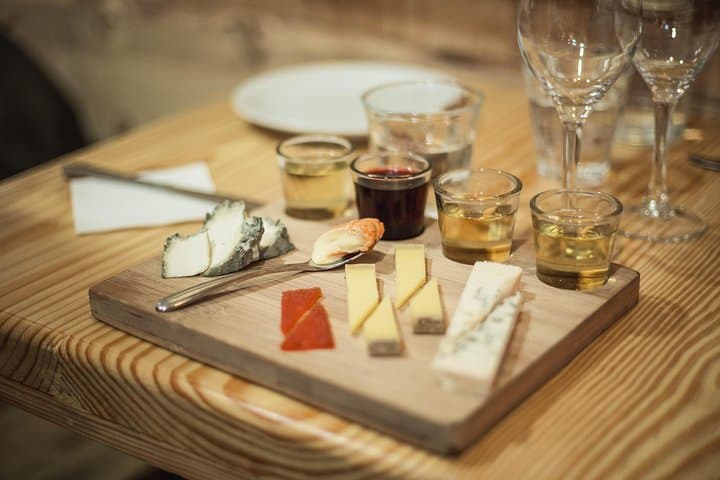 Butter- und Käseherstellungs-Workshop mit Wein- und Käseverkostung — Foto 3