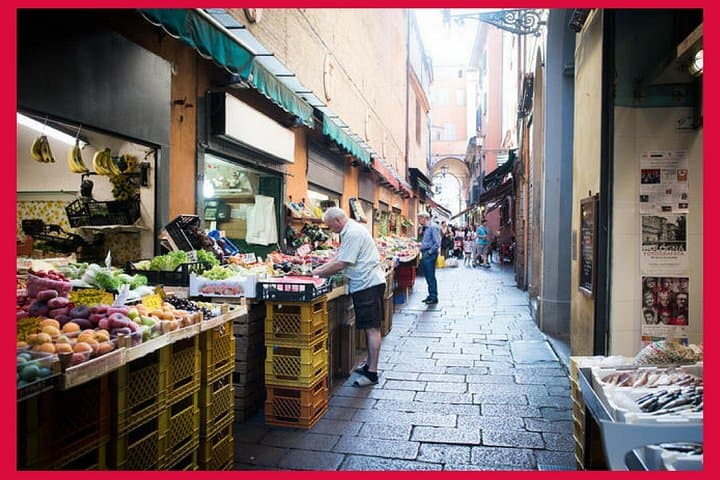 Cesarine: Tour del Mercato e Cena a Casa di un Locale a Bologna — foto 2