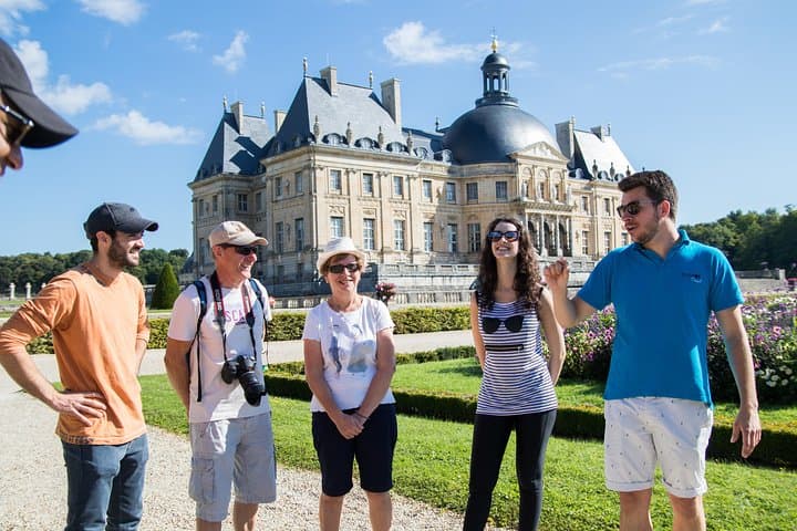 Excursión de un día en grupo reducido a los castillos de Fontainebleau y Vaux-Le-Vicomte desde París — foto 2