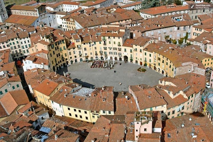 Ganztägige Tour nach Pisa und Lucca mit dem Van ab Florenz — Foto 2
