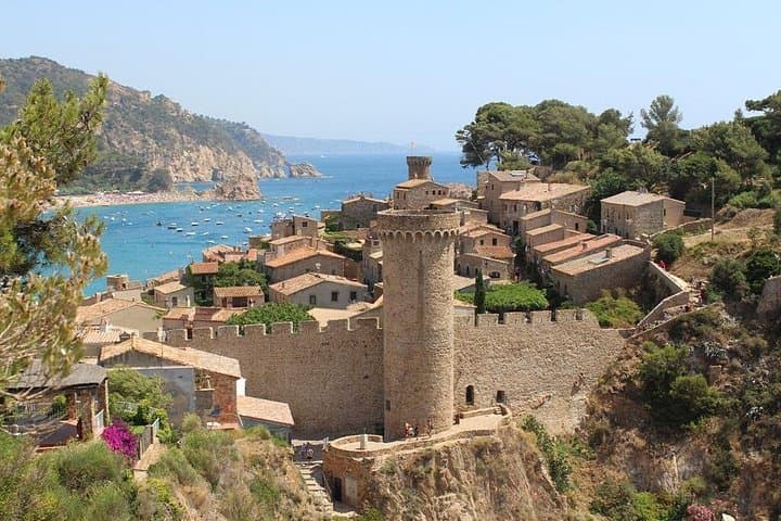 Visite touristique d'une journée de la Costa Brava avec excursion en bateau au départ de Barcelone