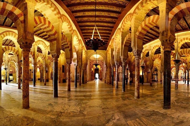 Cordoba & Carmona mit Mezquita, Synagoge & Patios ab Sevilla