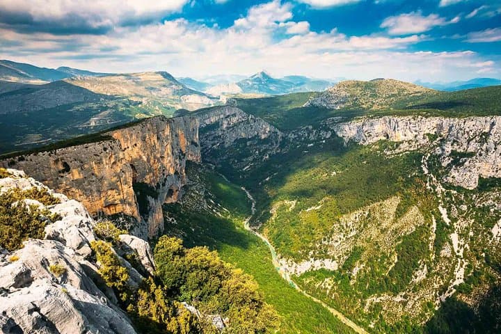 Die Grand Canyon Europas und seine Lavendelfelder — Foto 3