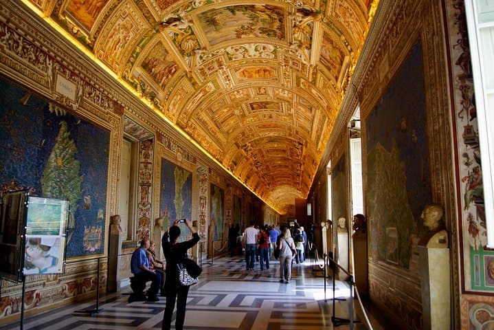 Tour Privato dei Musei Vaticani, Cappella Sistina e Basilica di San Pietro — foto 5