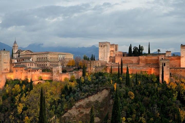 Alhambra: Salta la Coda per i Palazzi Nasridi e il Generalife