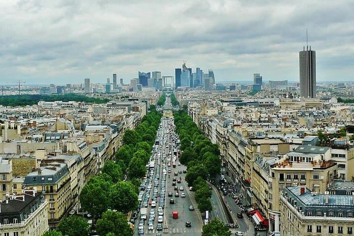 Privater 4-stündiger Stadtrundgang durch Paris mit Fahrer und offiziellem Guide
