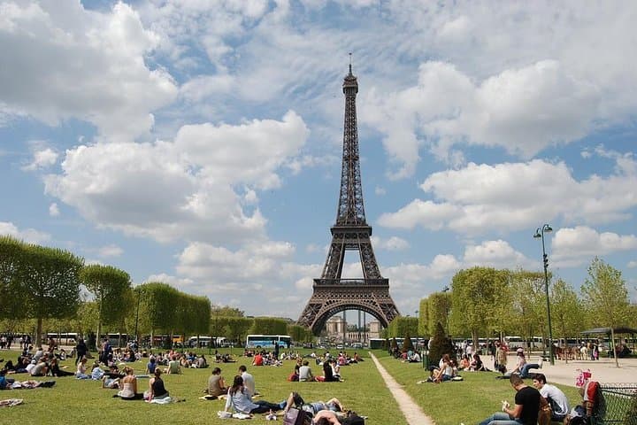 Privater 4-stündiger Stadtrundgang durch Paris mit Fahrer und offiziellem Guide — Foto 5