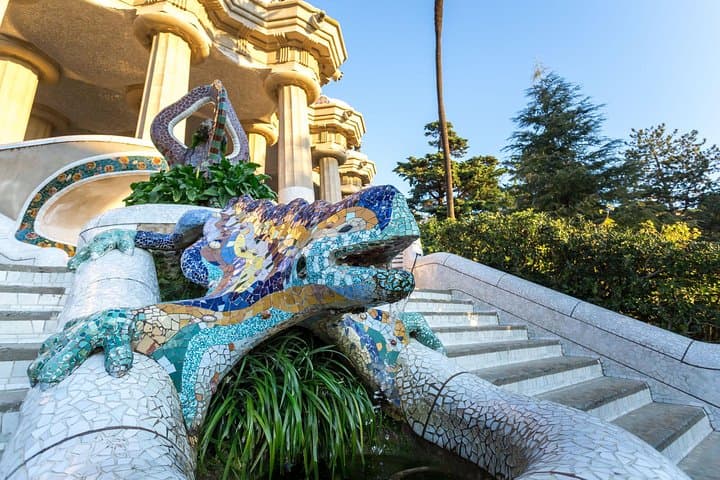 Barcellona: Tour Guidato di Gaudí al Parco Güell con Accesso Prioritario