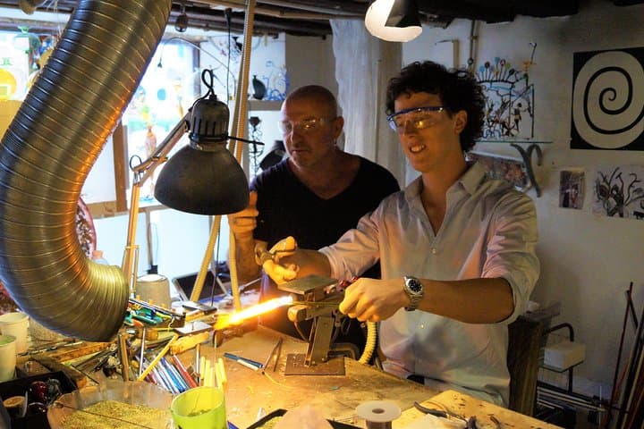 Gestalte dein Glas-Kunstwerk: Privatunterricht mit einem lokalen Handwerker in Venedig