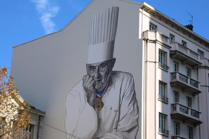 Lyon Morgenmarkt für Lebensmittelverkostungstour in Les Halles Paul Bocuse — Foto 3
