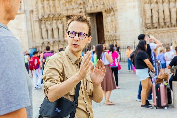 Centro de París con interior de Notre Dame Tour Exclusivo a Pie — foto 5