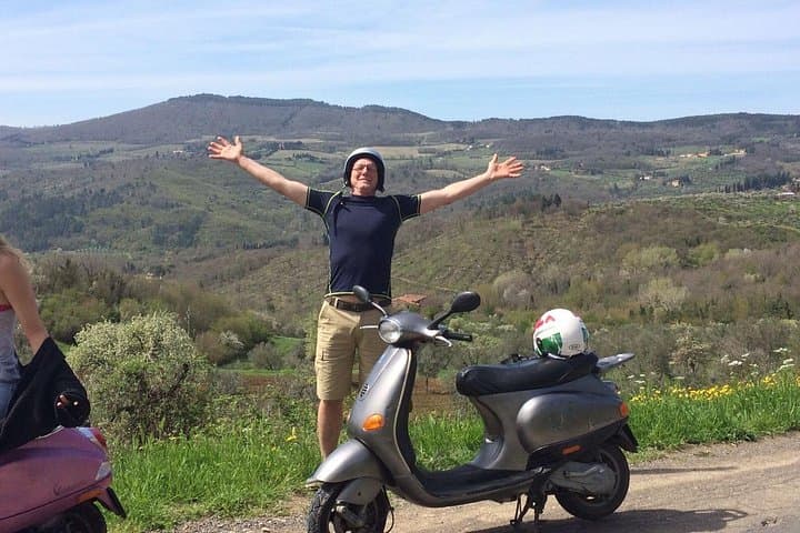 Vespa-Tour durch die toskanische Landschaft ab Florenz mit Wein — Foto 5