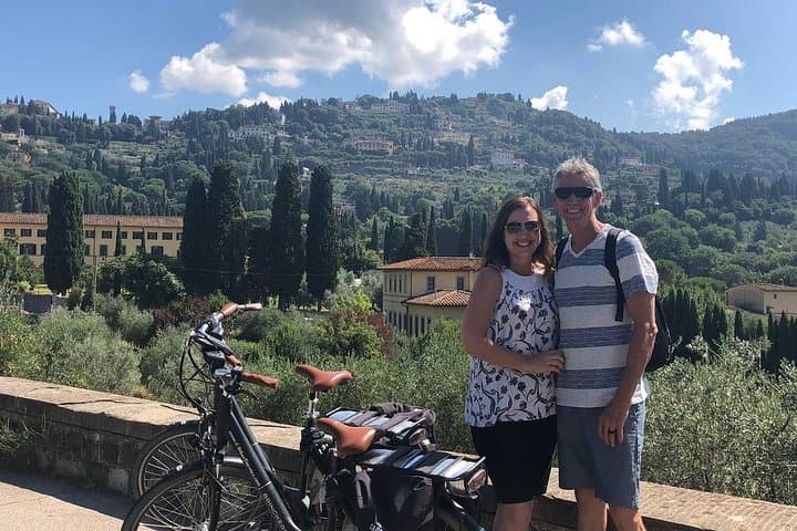 Paseo en E-Bike Autoguiado Privado en Toscana con Visita a Viñedo — foto 4
