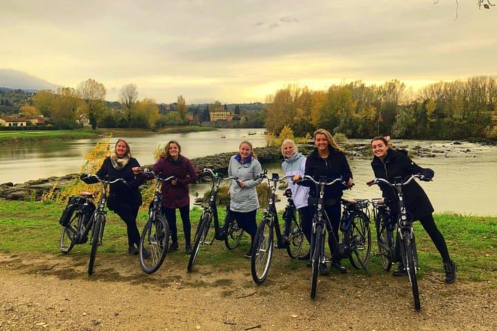 Paseo en E-Bike Autoguiado Privado en Toscana con Visita a Viñedo — foto 3
