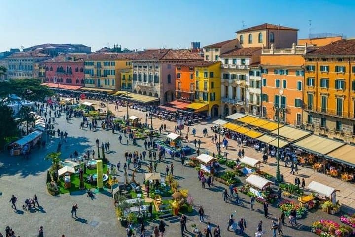 Tour en grupo reducido por Verona con acceso a la Arena y el balcón de Julieta — foto 4