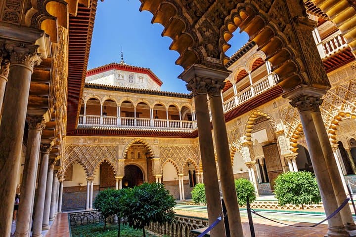 Geführte Tour durch den Alcázar von Sevilla mit Skip-the-Line-Ticket — Foto 3