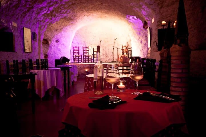 Flamenco Show in a Cave Restaurant in Granada — photo 3