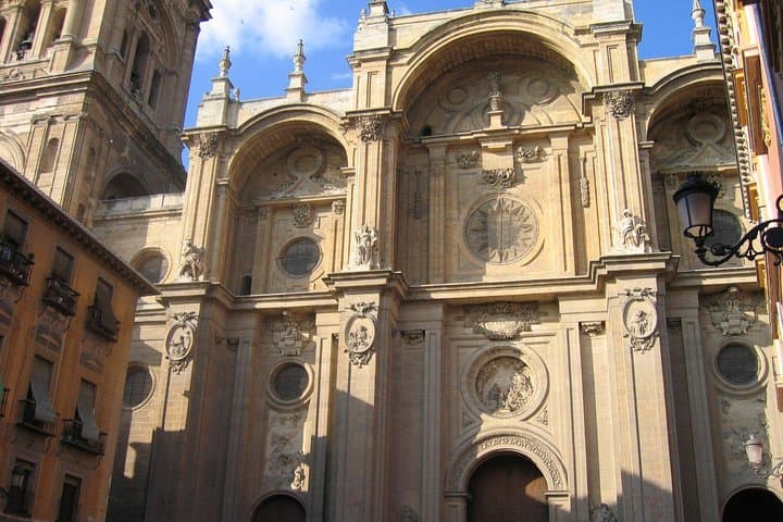 Private 4-stündige Stadtführung durch Granada (Eintrittskarten für die Kathedrale und die Königliche Kapelle) — Foto 2