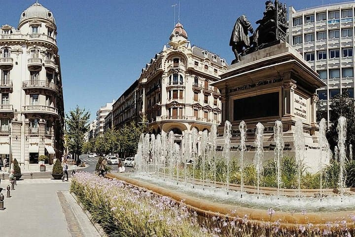 Private 4-stündige Stadtführung durch Granada (Eintrittskarten für die Kathedrale und die Königliche Kapelle) — Foto 4