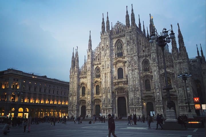 Tour guidato in piccoli gruppi del Duomo di Milano con vista dal tetto — foto 4