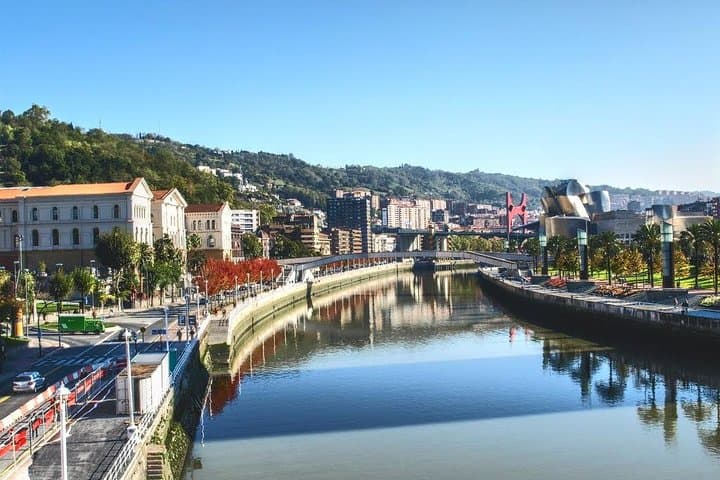 Paquete de 3 días en Bilbao con paseo en barco, pintxos y Museo Guggenheim