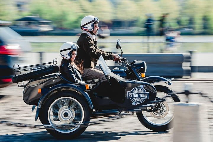 Bordeaux Sightseeing Private Sidecar Guided Tour — Foto 5