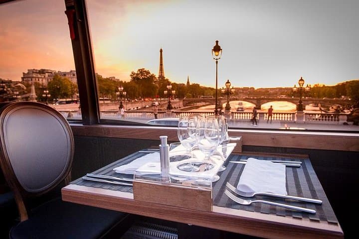 Cena Gourmet con Bustronome a Parigi su un Autobus Panoramico — foto 2