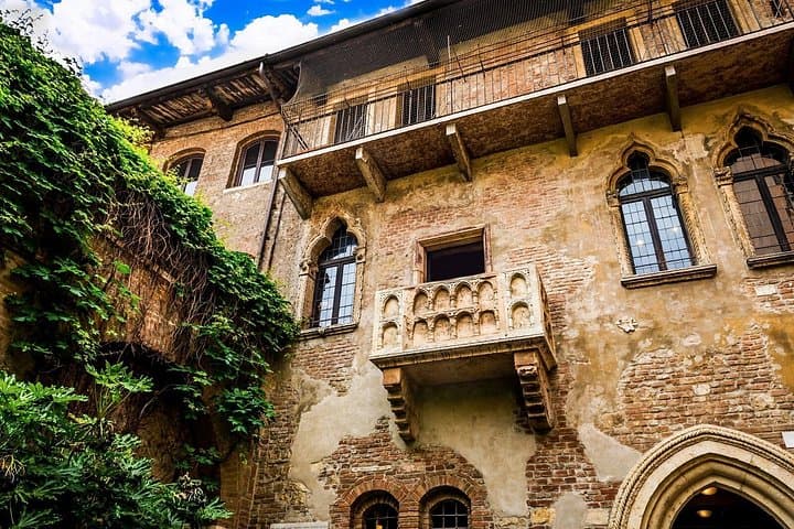 Tour en grupo reducido por Verona con acceso a la Arena y el balcón de Julieta