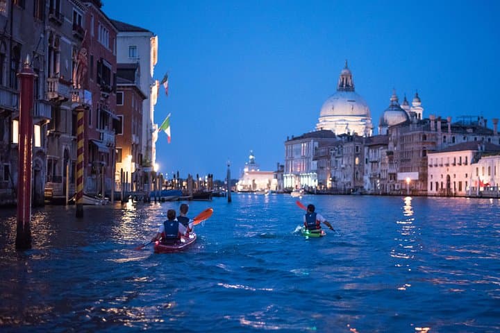 Kayak Veneciano Real - Tour por los Canales de Venecia con un Guía Local — foto 2