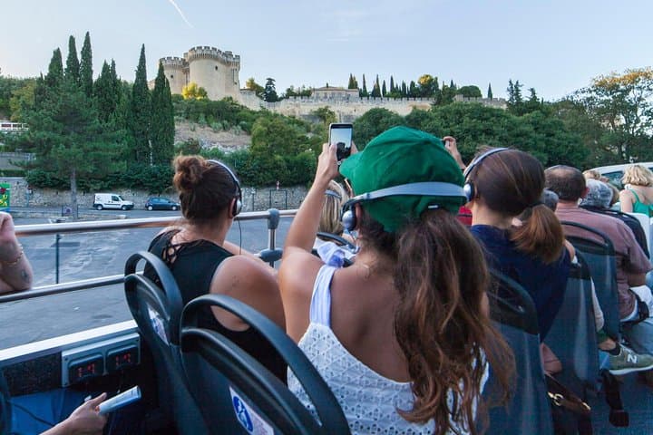 Besuchen Sie Avignon und Villeneuve lez Avignon an Bord eines Doppeldeckerbusses — Foto 3