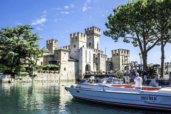Tour dei Laghi Italiani di 4 Giorni da Milano