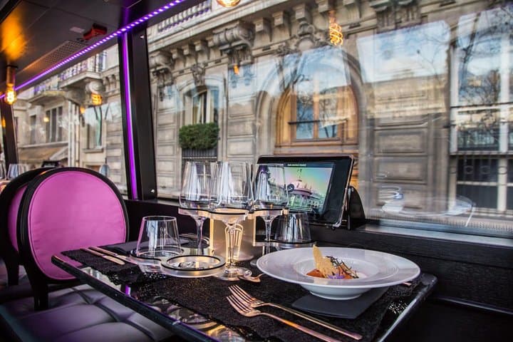 Mittagessen auf den Champs-Élysées im Panoramasbus — Foto 3