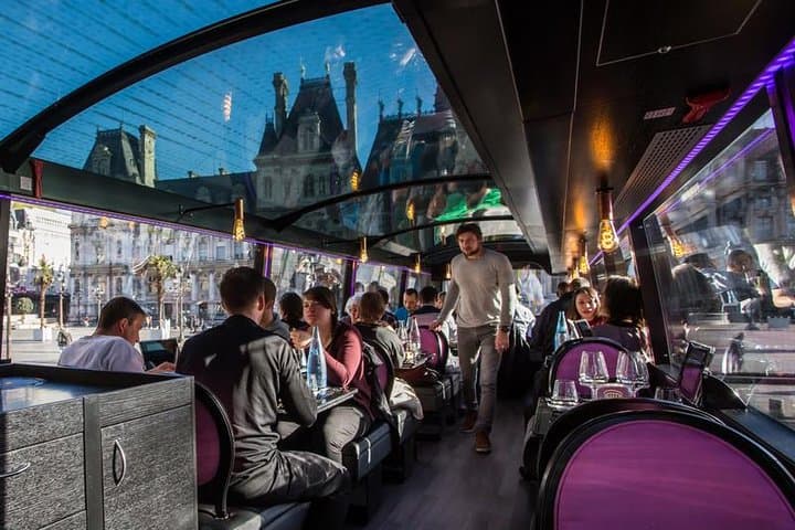 Mittagessen auf den Champs-Élysées im Panoramasbus — Foto 2